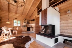 Wohnhaus - Blockhaus mit runden Balken von innen – Wohnküche