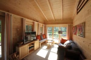 Ferienhaus - Blockhaus von innen – Wohnzimmer