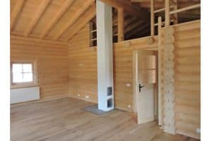 Wohnhaus - Blockhaus mit runden Balken von innen – Wohnzimmer