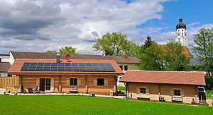 Rundstammblockhaus Bungalow seitenansicht