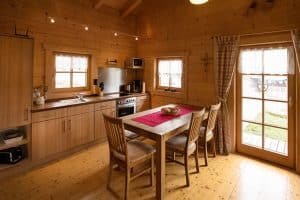 Ferienhaus - Blockhaus von innen – Küche