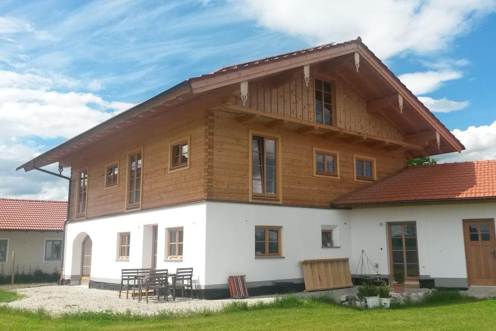 Wohnhaus - Holzhaus im Blockhausstil – Vorderansicht